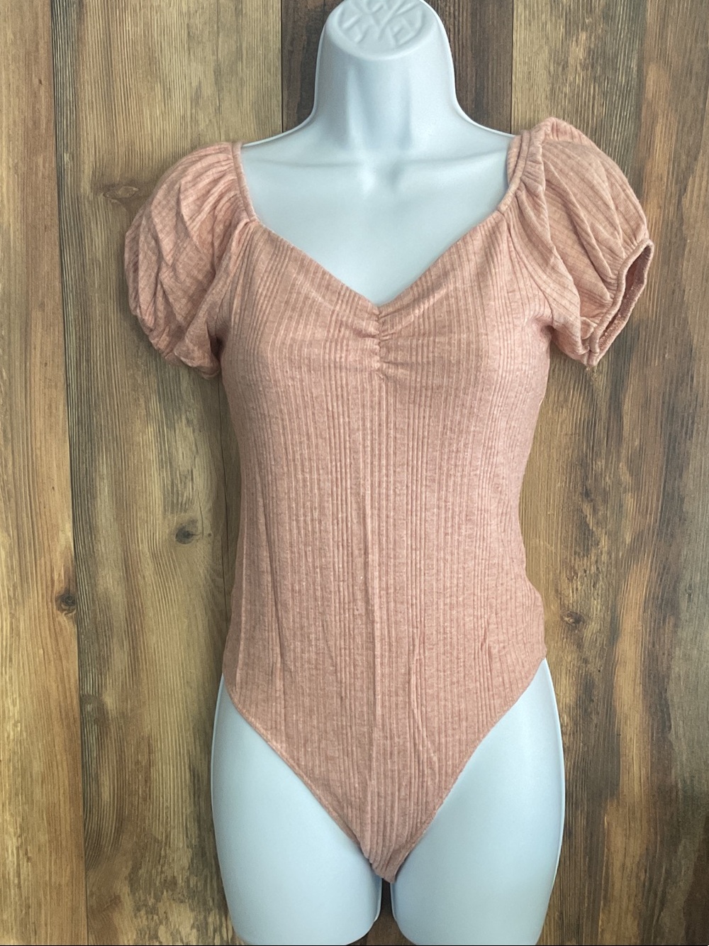 Celebrity Pink Ribbed Puff-Sleeve Bodysuit S C282